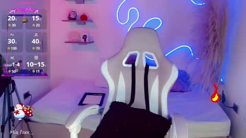 Mia online show from December 18, 9:29 pm