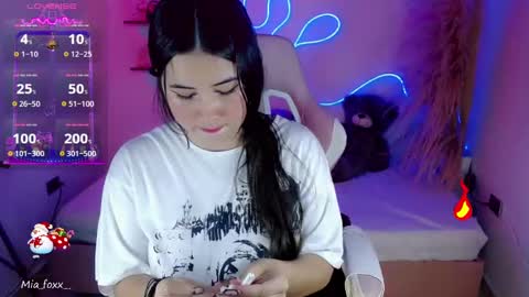 Mia online show from December 5, 10:56 pm