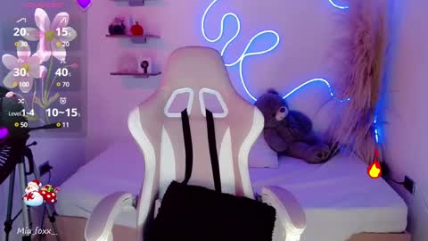 Mia online show from January 7, 9:35 pm