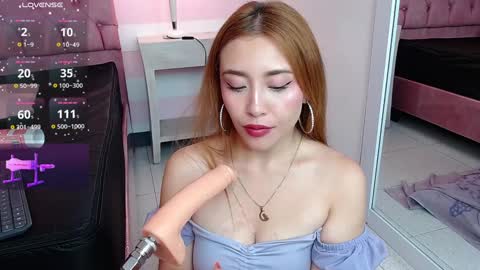 Mia online show from December 31, 12:04 pm