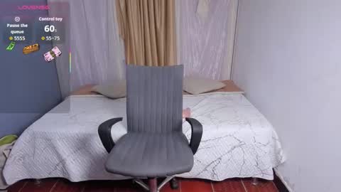 Mia online show from March 12, 1:14 pm