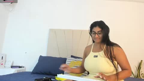 Mia  online show from September 25, 12:04 pm