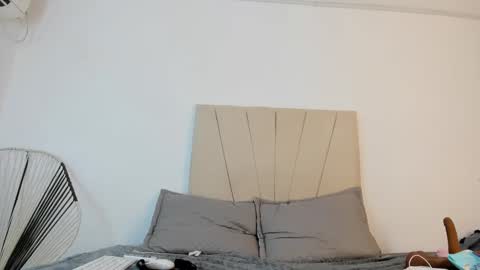 Mia  online show from November 6, 1:06 pm