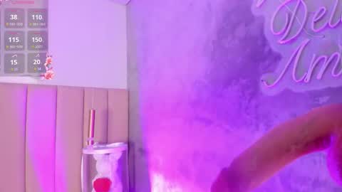 Mia online show from March 2, 10:33 am