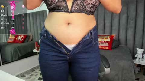 Mia online show from December 5, 4:31 am