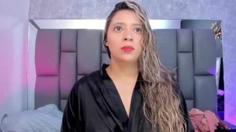 Snapshot of miaabrown__ chatting on December 19, 12:01 pm Mia online show from December 19, 12:01 pm