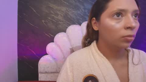 Mia online show from April 4, 12:04 pm