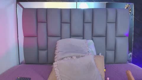 Mia online show from September 22, 12:03 pm