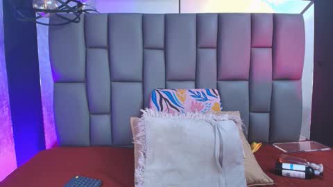 Snapshot of miaabrown__ chatting on September 11, 12:05 pm Mia online show from September 11, 12:05 pm