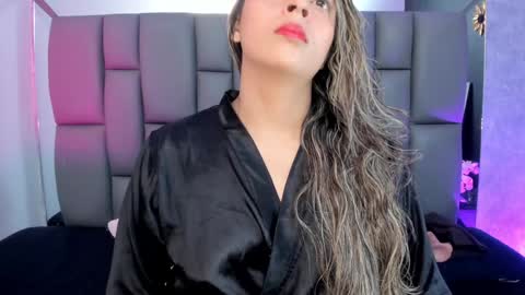 Snapshot of miaabrown__ chatting on January 18, 12:04 pm Mia online show from January 18, 12:04 pm