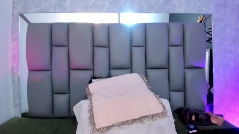 Snapshot of miaabrown__ chatting on February 6, 12:04 pm Mia online show from February 6, 12:04 pm