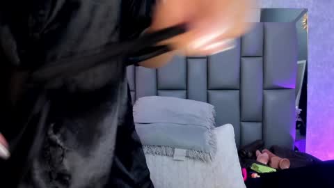 Snapshot of miaabrown__ chatting on January 4, 12:05 pm Mia online show from January 4, 12:05 pm