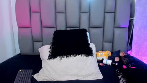 Snapshot of miaabrown__ chatting on January 21, 12:07 pm Mia online show from January 21, 12:07 pm