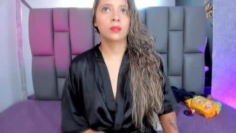 Snapshot of miaabrown__ chatting on December 6, 12:05 pm Mia online show from December 6, 12:05 pm