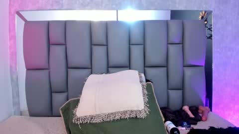 Snapshot of miaabrown__ chatting on February 7, 12:06 pm Mia online show from February 7, 12:06 pm