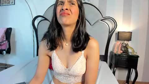 Mia online show from June 12, 6:27 pm