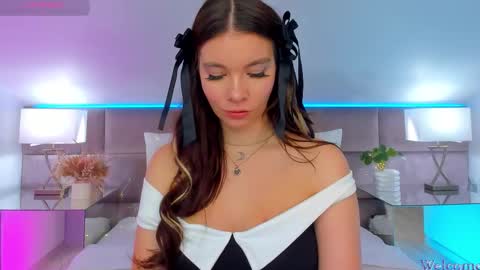 Snapshot of miaamuse chatting on October 18, 7:48 pm Mia online show from October 18, 7:48 pm