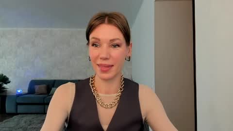 Mia online show from May 8, 5:21 am