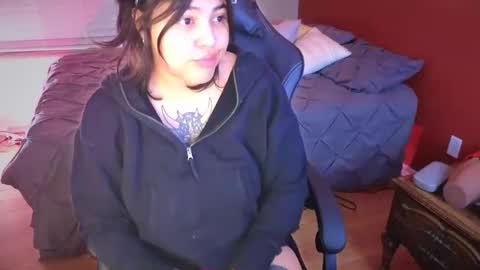 Snapshot of miacanela_xo chatting on December 23, 1:18 am Mia online show from December 23, 1:18 am