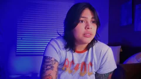 Snapshot of miacanela_xo chatting on December 8, 12:40 am Mia online show from December 8, 12:40 am