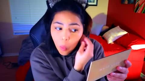 Snapshot of miacanela_xo chatting on January 8, 12:28 am Mia online show from January 8, 12:28 am