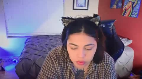 Snapshot of miacanela_xo chatting on December 22, 1:23 am Mia online show from December 22, 1:23 am