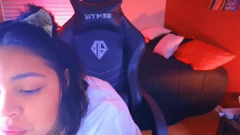 Snapshot of miacanela_xo chatting on January 4, 12:05 am Mia online show from January 4, 12:05 am