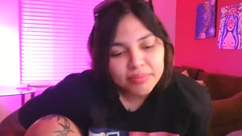 Snapshot of miacanela_xo chatting on December 12, 4:15 am Mia online show from December 12, 4:15 am