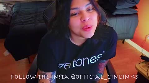 Snapshot of miacanela_xo chatting on February 20, 1:57 am Mia online show from February 20, 1:57 am