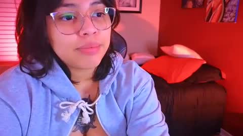 Snapshot of miacanela_xo chatting on January 2, 3:26 am Mia online show from January 2, 3:26 am