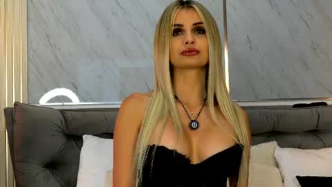 Mia online show from July 9, 8:44 pm