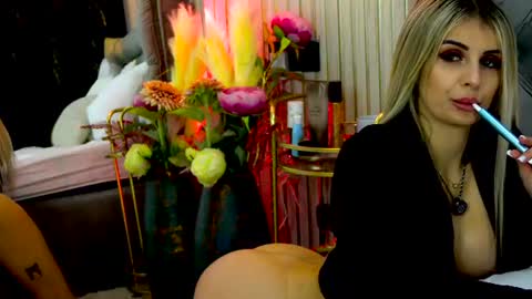 Mia online show from August 1, 9:06 pm