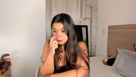 IG Yojanagomez  online show from January 17, 5:21 am