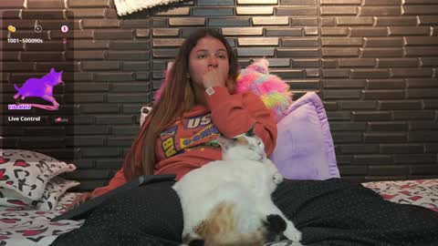 Snapshot of miadimota chatting on December 22, 4:50 am Mia online show from December 22, 4:50 am