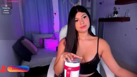 Mia online show from October 29, 1:32 am