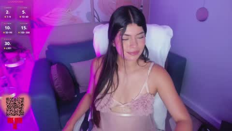 Mia online show from December 12, 10:31 pm