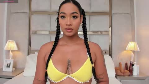 Snapshot of miaebony_ chatting on October 3, 8:25 pm Call me Mia online show from October 3, 8:25 pm