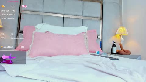 Snapshot of miaebony_ chatting on October 11, 10:45 pm Call me Mia online show from October 11, 10:45 pm