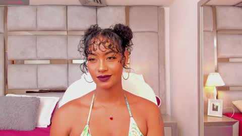 Call me Mia online show from December 4, 7:56 pm