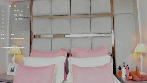 Snapshot of miaebony_ chatting on October 16, 9:39 pm Call me Mia online show from October 16, 9:39 pm