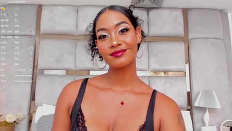 Call me Mia online show from December 3, 7:55 pm