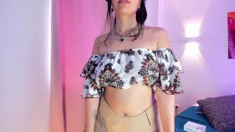 Mia online show from December 19, 3:30 pm