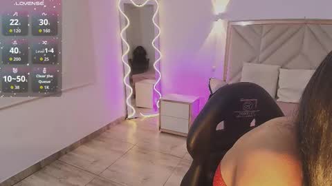 Snapshot of miagates_tay chatting on October 20, 4:04 am Mia online show from October 20, 4:04 am