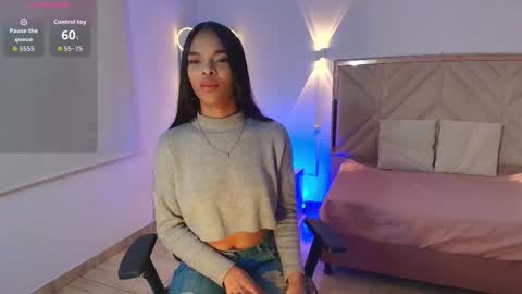 Snapshot of miagates_tay chatting on October 3, 3:00 am Mia online show from October 3, 3:00 am