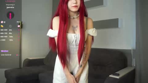 Snapshot of miagloww chatting on September 11, 9:42 am Mia online show from September 11, 9:42 am