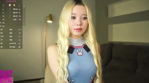 Snapshot of miagloww chatting on September 25, 8:24 am Mia online show from September 25, 8:24 am