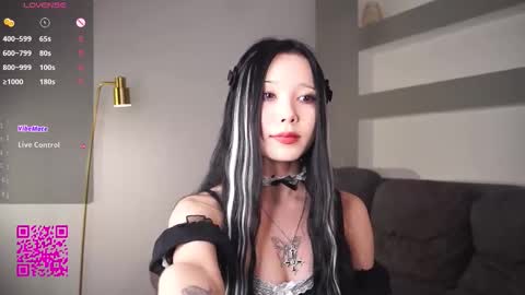 Snapshot of miagloww chatting on October 16, 9:12 am Mia online show from October 16, 9:12 am