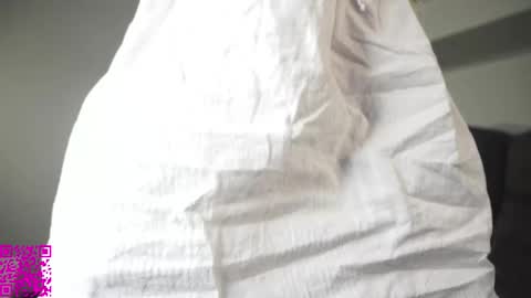 Snapshot of miagloww chatting on September 26, 8:34 am Mia online show from September 26, 8:34 am