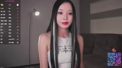 Snapshot of miagloww chatting on November 2, 8:40 am Mia online show from November 2, 8:40 am