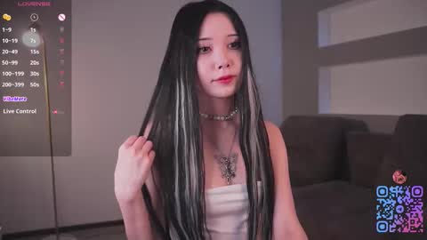 Mia online show from November 9, 8:10 am